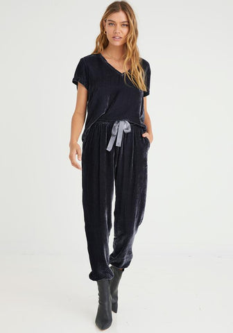 bella dahl rayon silk pleat front jogger in glacer