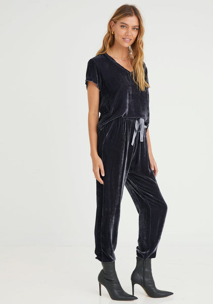 bella dahl rayon silk pleat front jogger in glacer