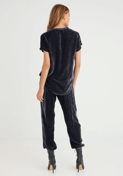 bella dahl rayon silk pleat front jogger in glacer
