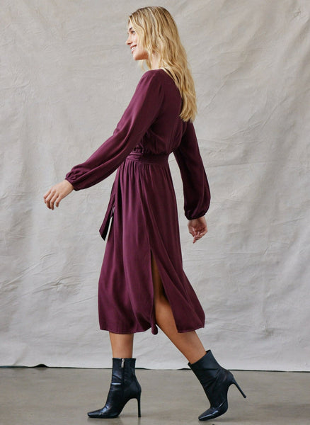 bella dahl cross front belted maxi dress in wildberry