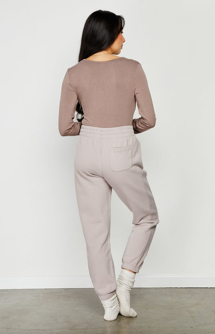 Gentle Fawn Fabien rayon jersey v snap neckline in Mushroom