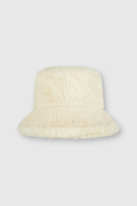 RINO & PELLE Arcade Faux Fur Bucket Hat in Blanc