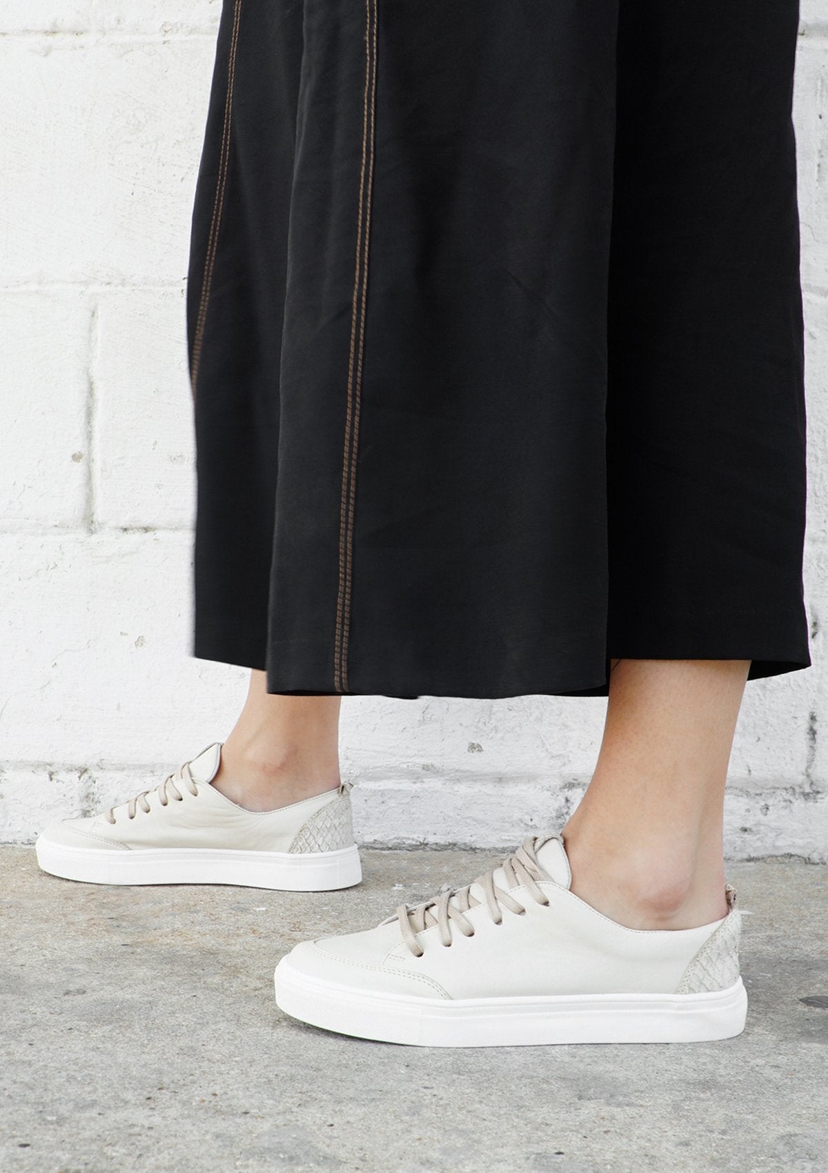 Kaanas Paris Lace-up Sneaker in Off White
