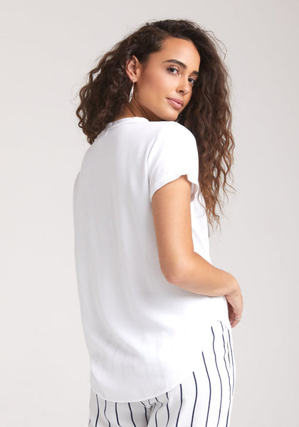 bella dahl Rayon Twill V-Neck Tee in White