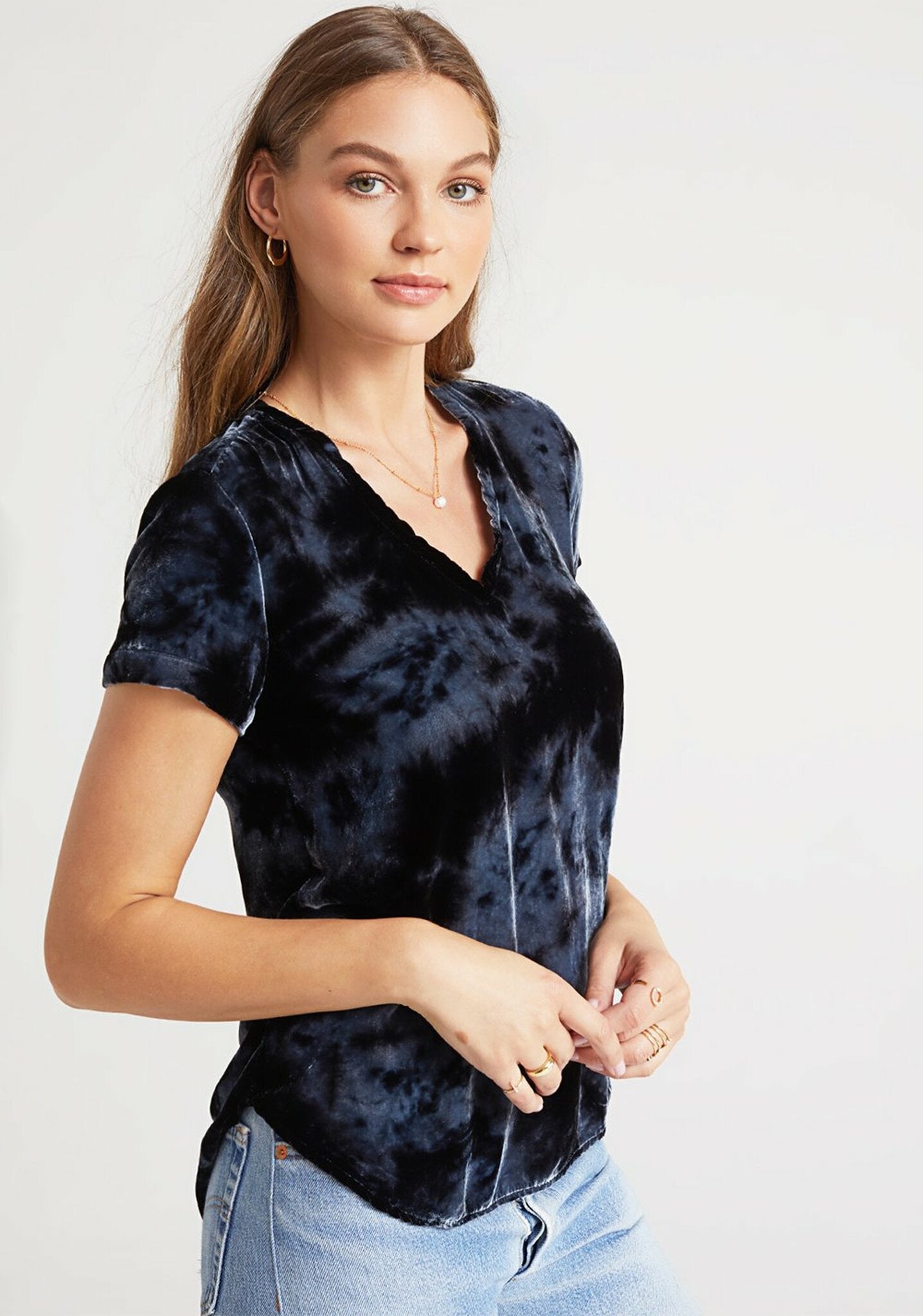 bella dahl v-neck tee in Black Crystal Velvet Tie Dye