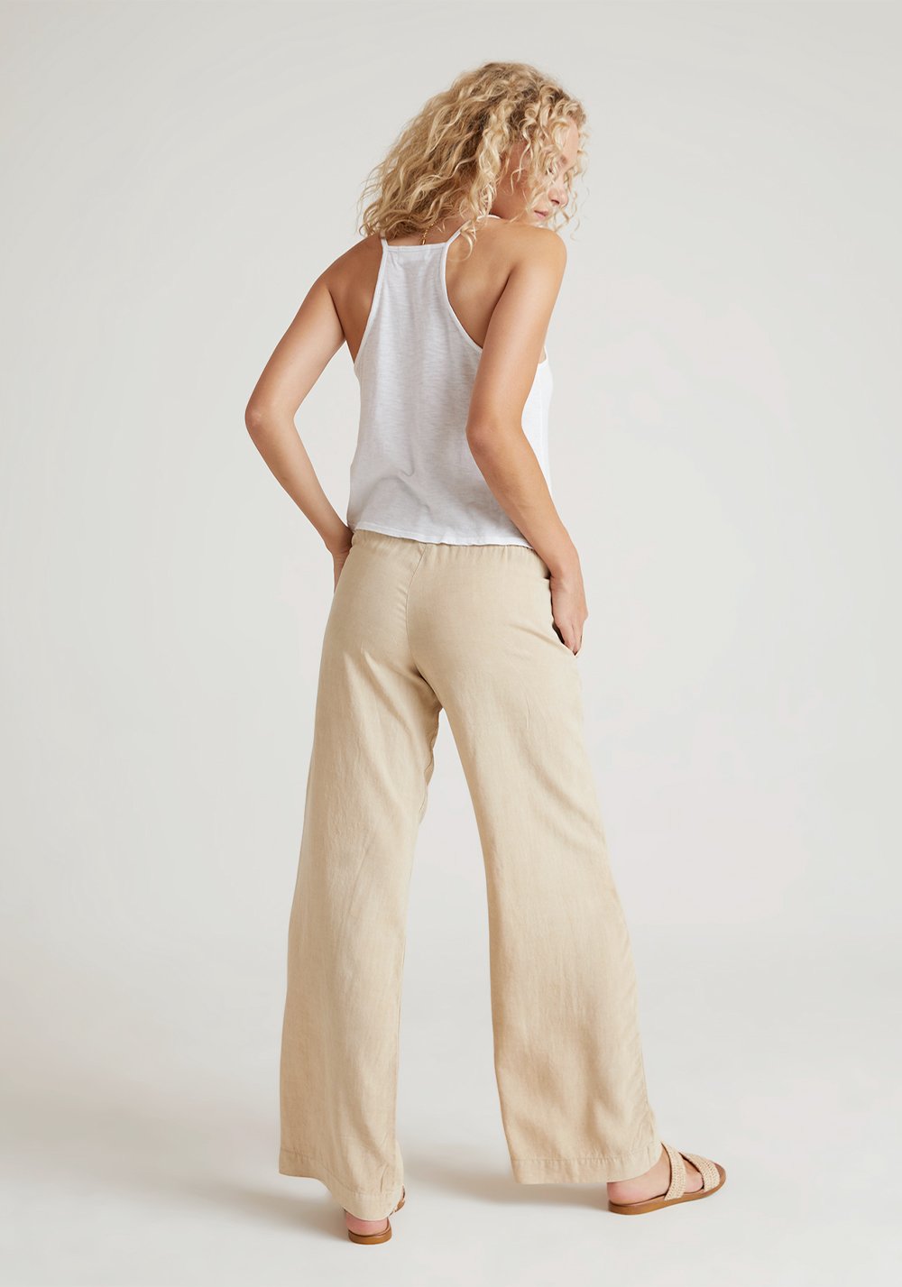 bella dahl smocked waist leg pant in soft khaki