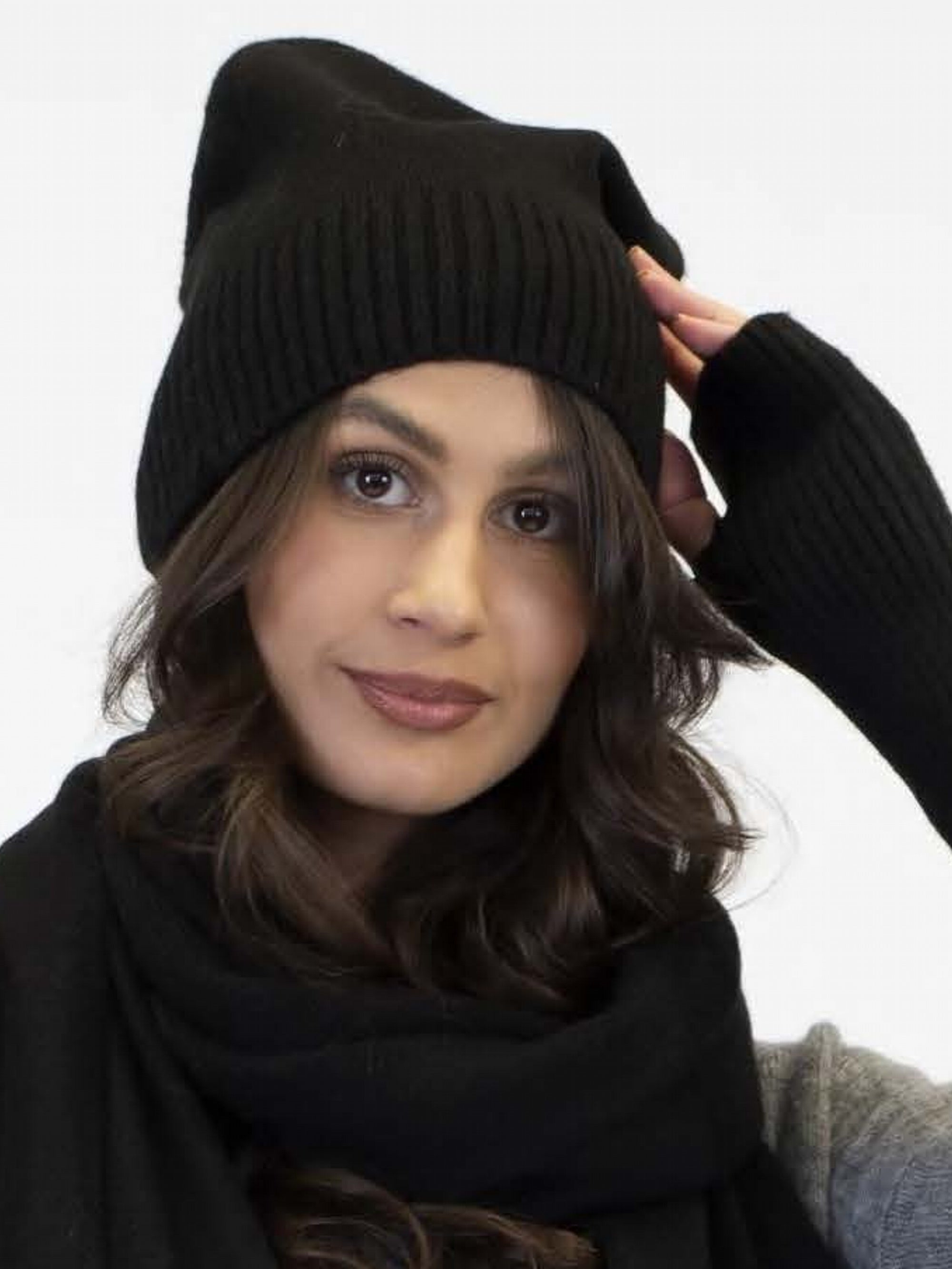 Lyla + Luxe Beanie in Black