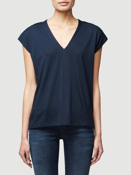 FRAME Le Mid Rise V Tee in Navy